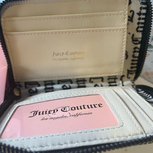 Juicy Couture Black Beige Blooms Zip Around NWT Great 🎁 - Picture 8 of 9